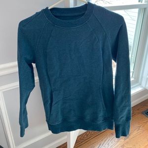 Lululemon size 4 long sleeve top.